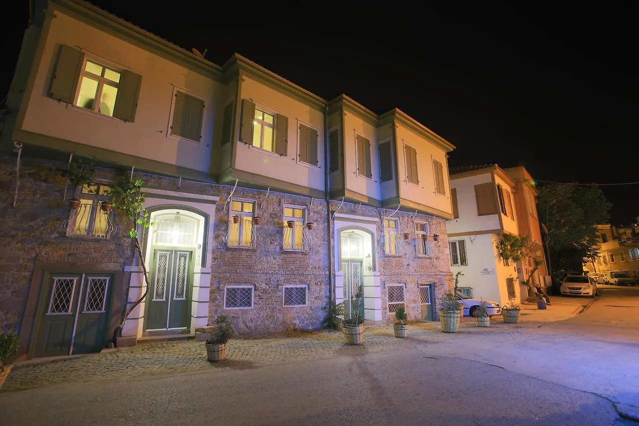 Podemos Otel location